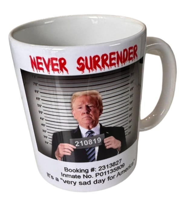 Trump - The Never Surrender Mug