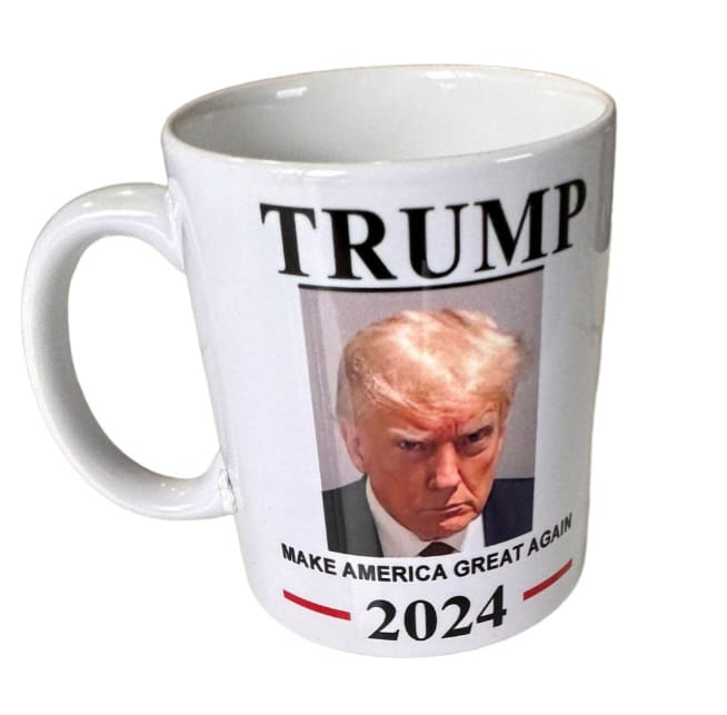 Trump - The Never Surrender Mug